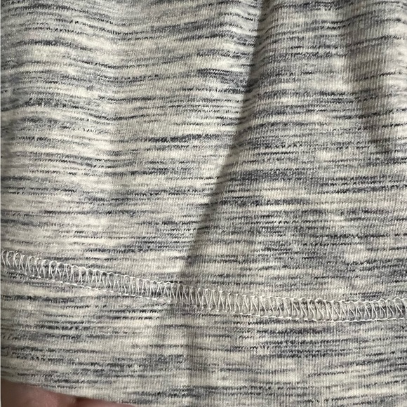 H by Halston Gray & Cream MEDIUM Knit High Low Long Sleeve V-Neck Tunic Pre-love - Picture 7 of 7